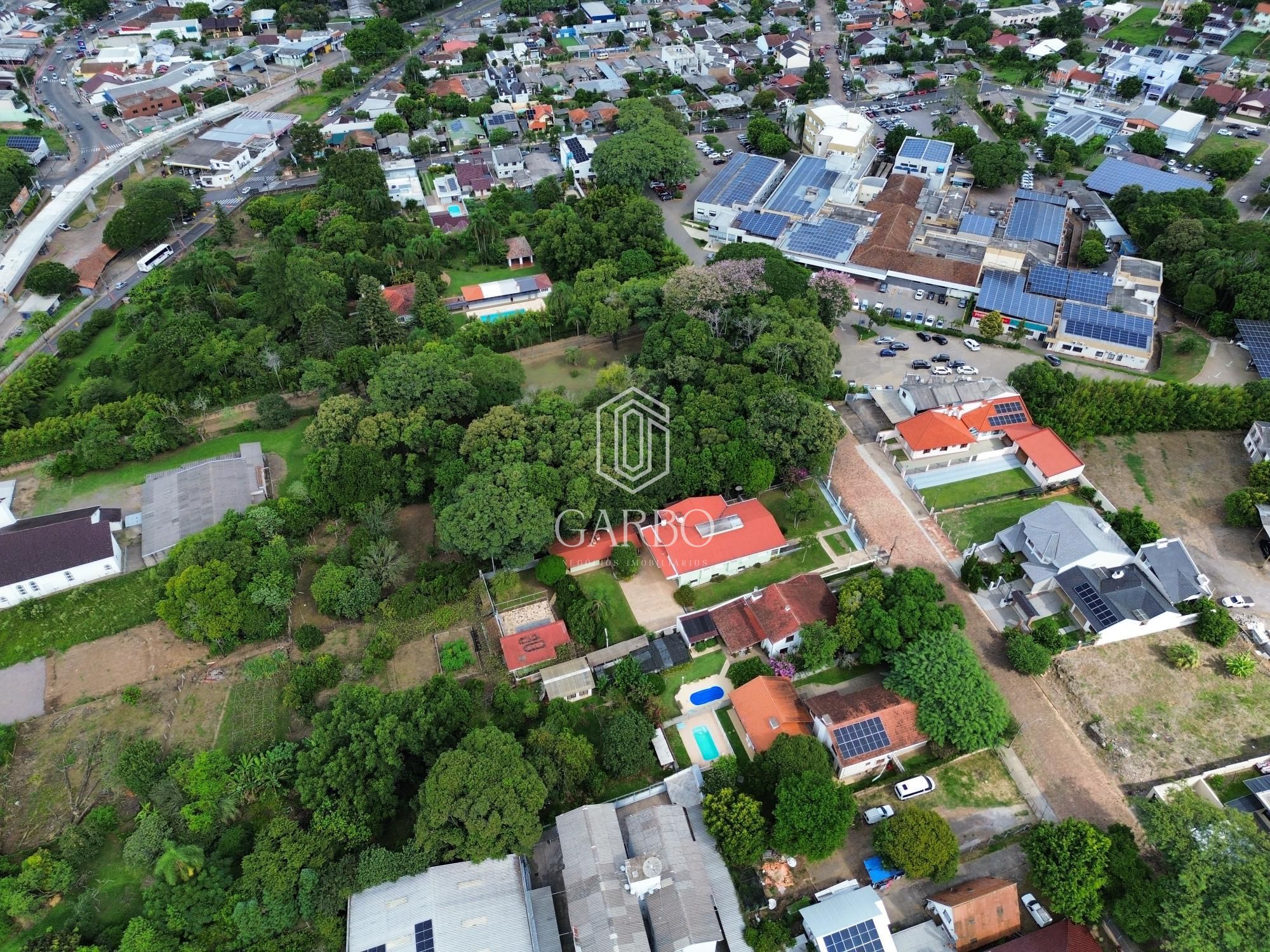 Casa à venda com 4 quartos, 559m² - Foto 2