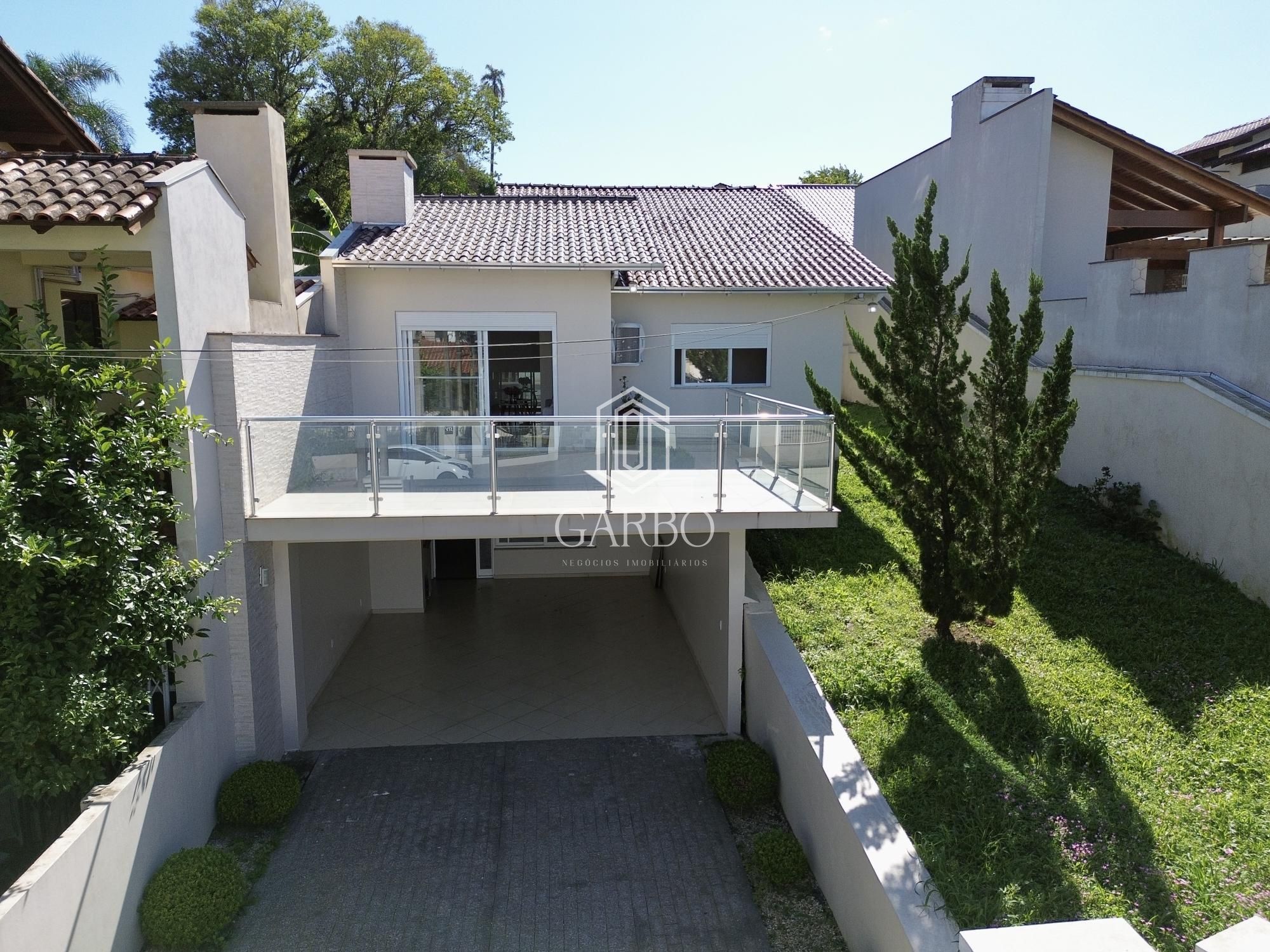 Casa à venda com 4 quartos, 256m² - Foto 1