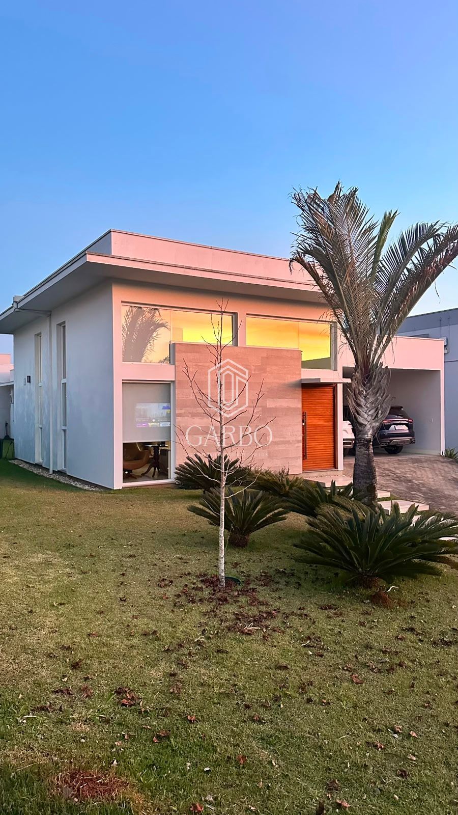 CASA SEMIMOBILIADA NO BELLE VILLE