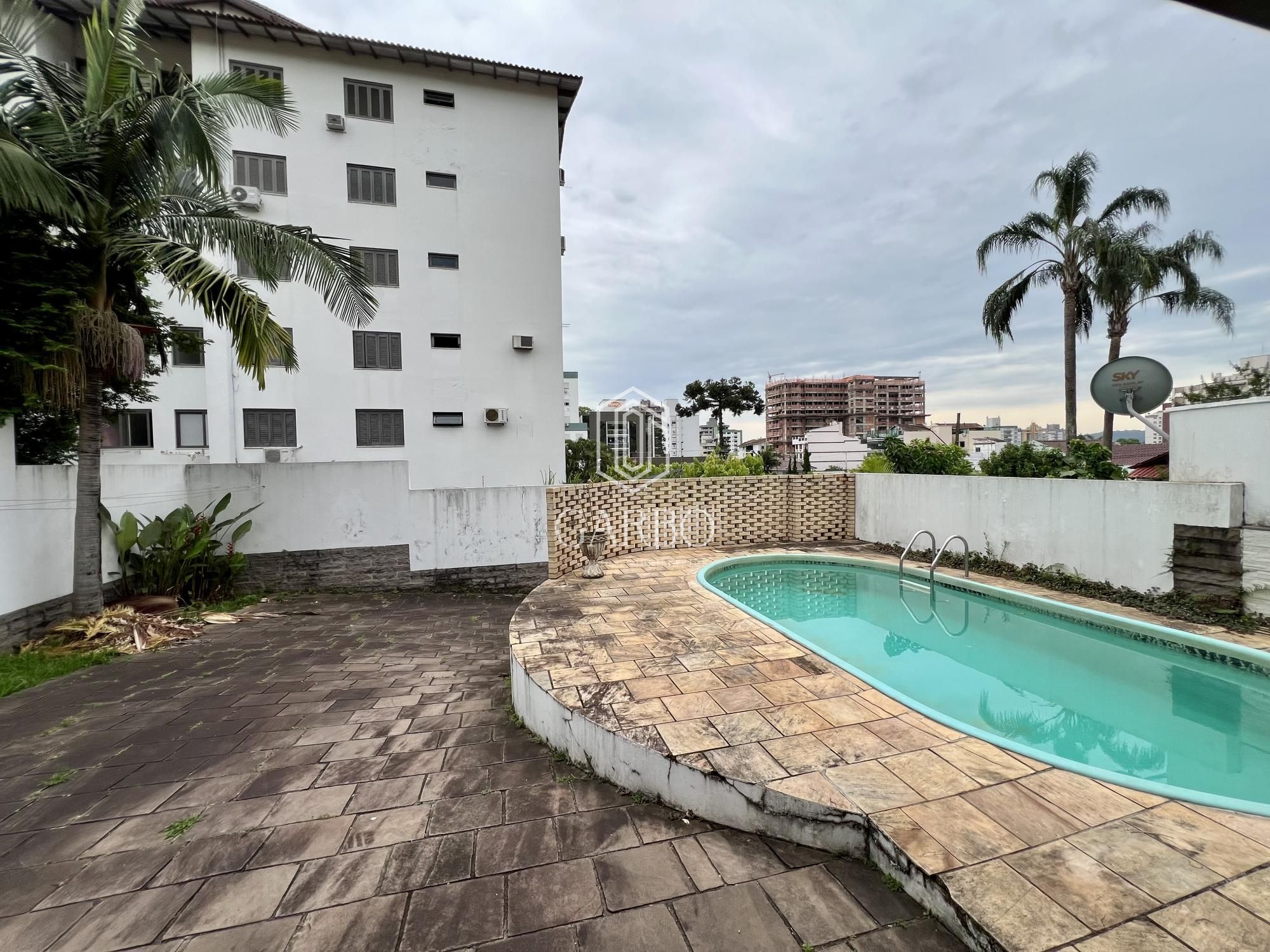 Casa à venda com 3 quartos, 255m² - Foto 2