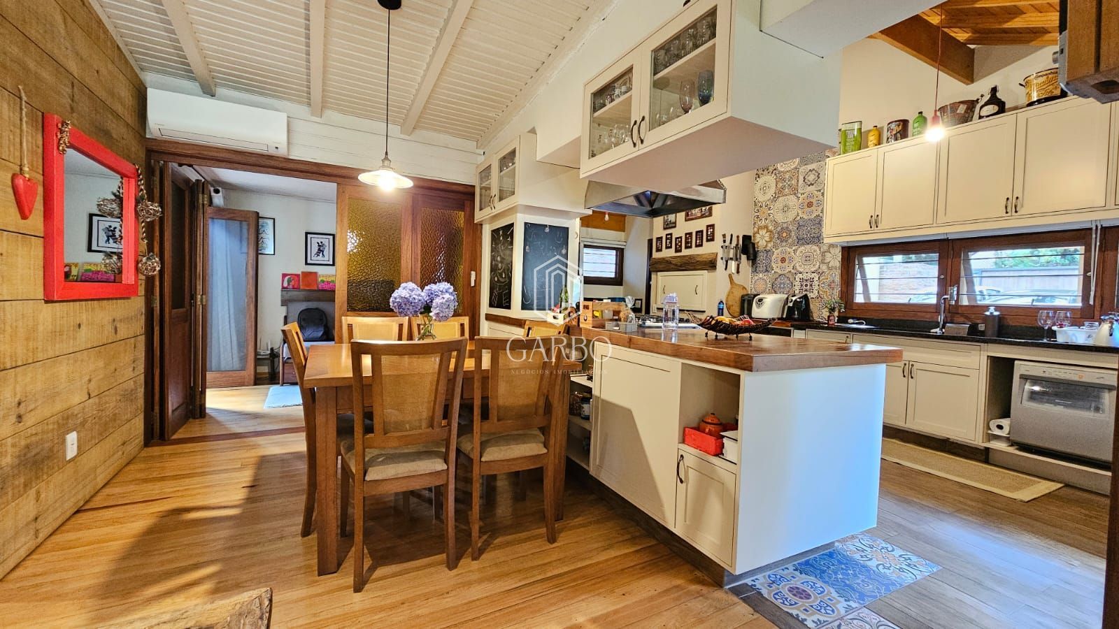 Casa à venda com 3 quartos, 215m² - Foto 9
