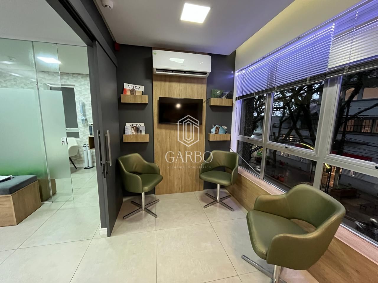Sala Comercial em frente a Loja Renner