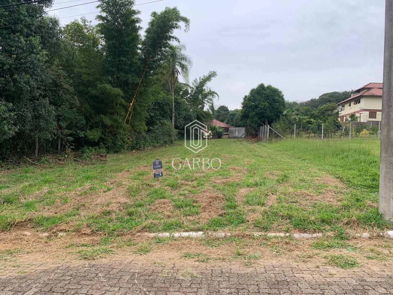 AMPLO TERRENO NO JARDIM EUROPA