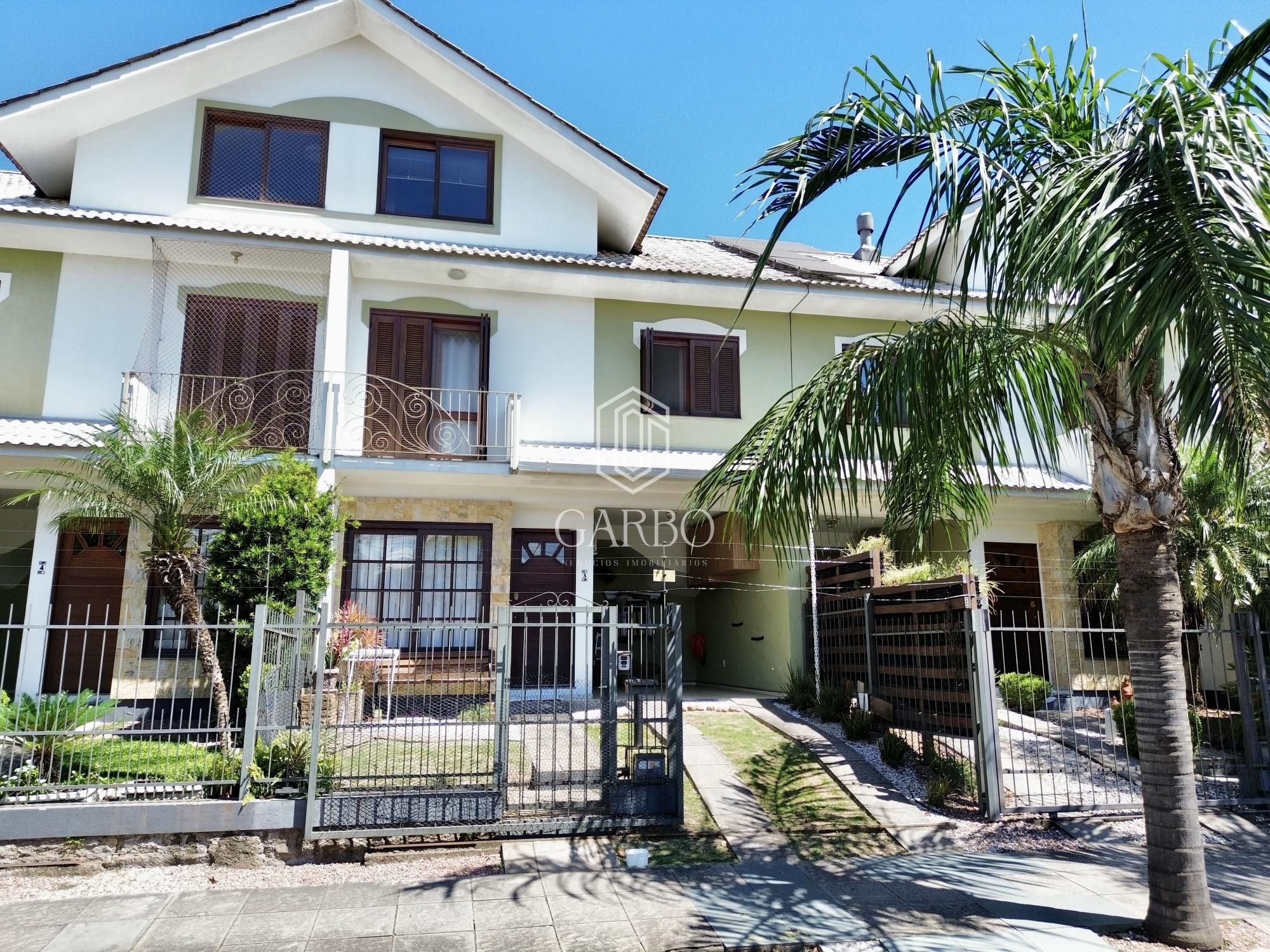 TRIPLEX À VENDA NO UNIVERSITÁRIO
