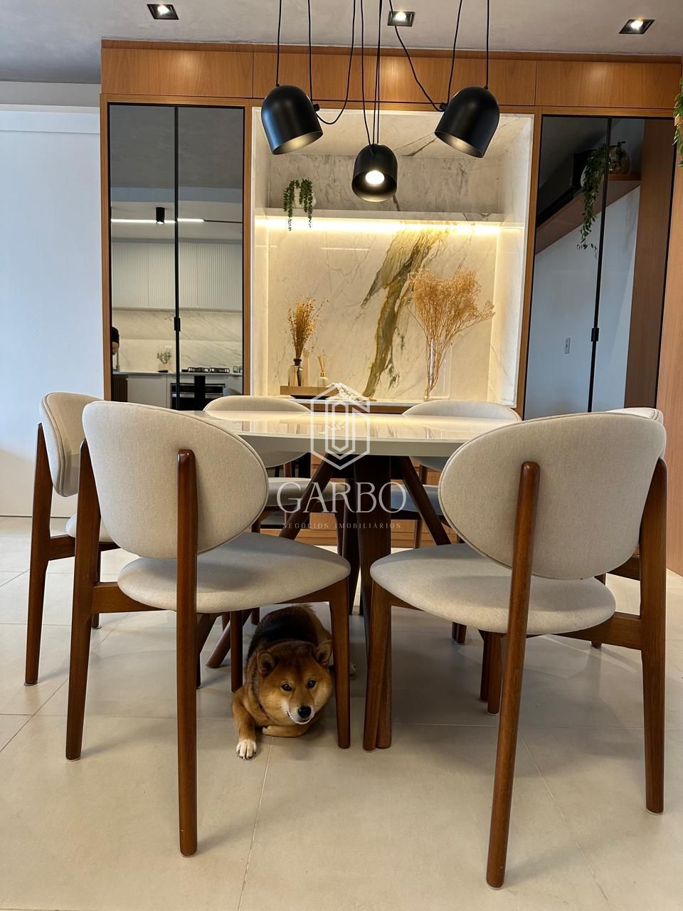 APARTAMENTO SEMIMOBILIADO NO CENTRO