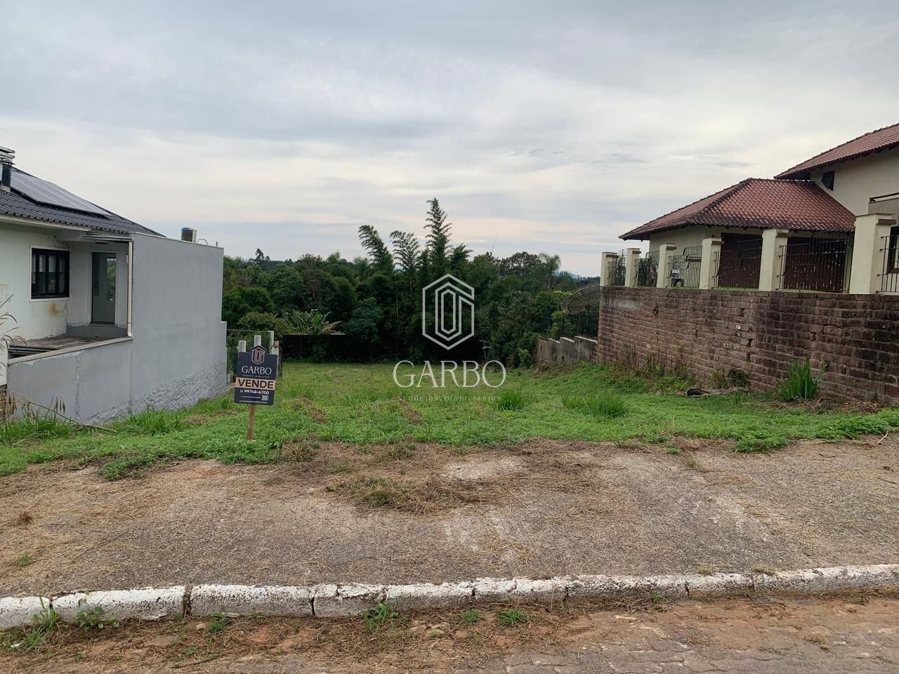 AMPLO TERRENO NO JARDIM EUROPA