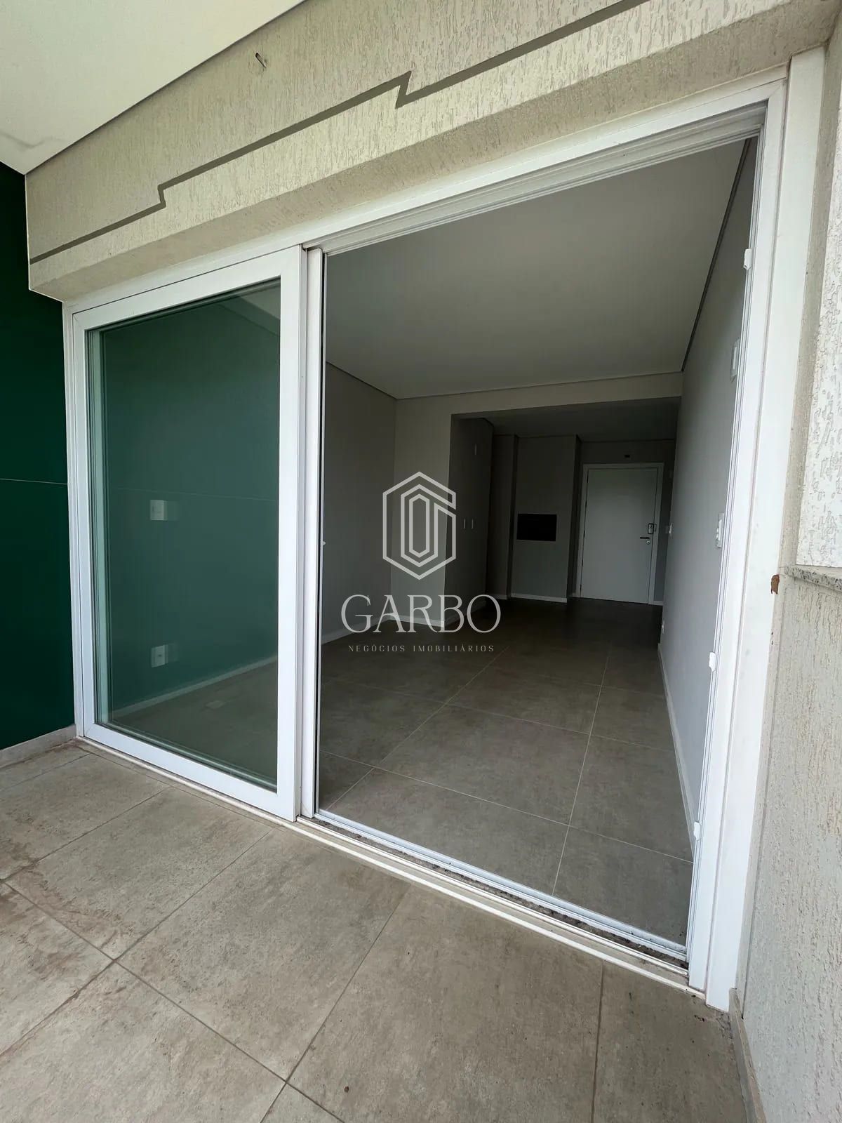 Apartamento à venda com 2 quartos, 79m² - Foto 3