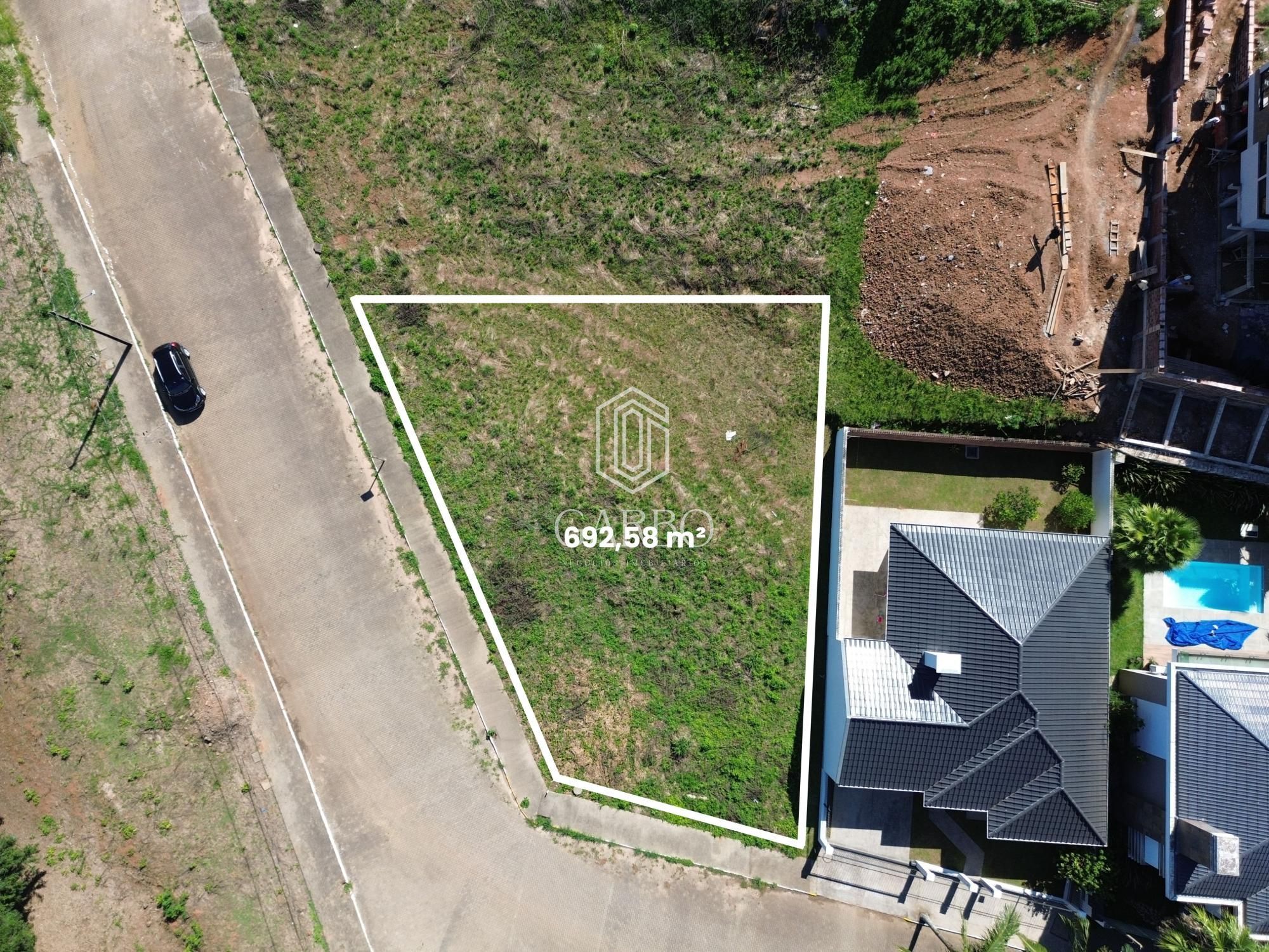 Terreno à venda, 692m² - Foto 1