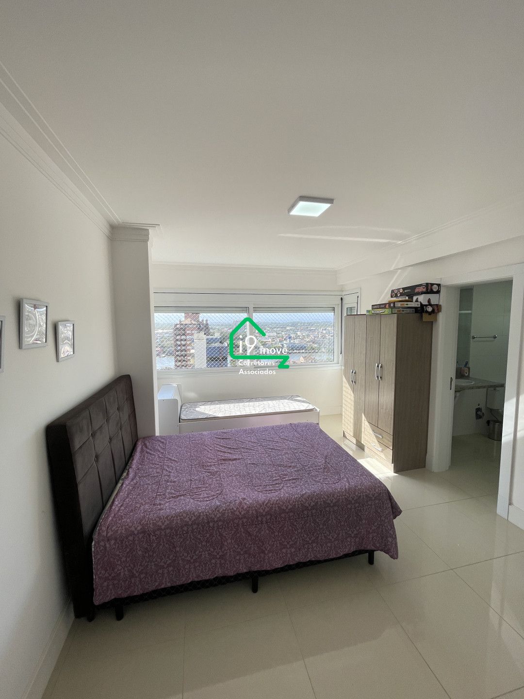 Apartamento à venda com 4 quartos, 249m² - Foto 2