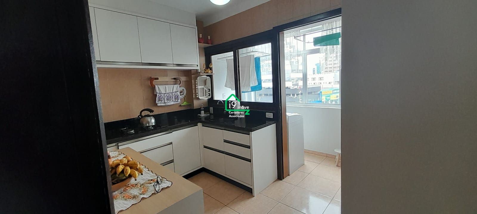 Apartamento à venda com 3 quartos, 147m² - Foto 2