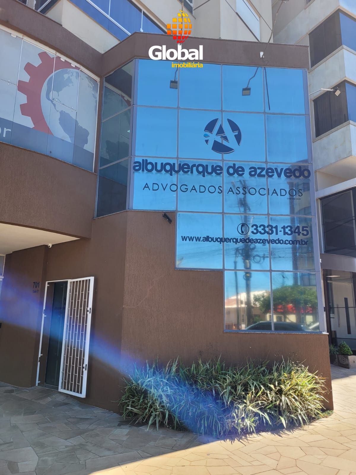 Sala comercial térrea grande na Av. Pátria, locada ótimo para investimento!!!