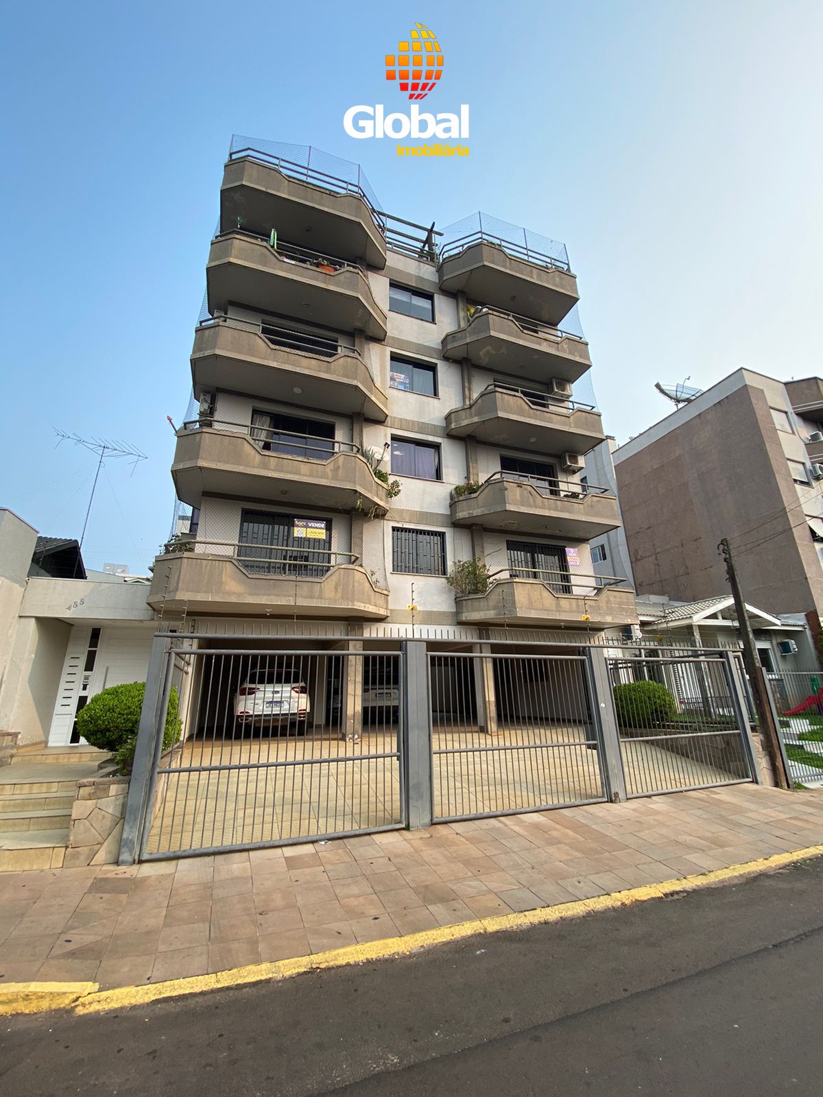 Amplo apartamento a venda