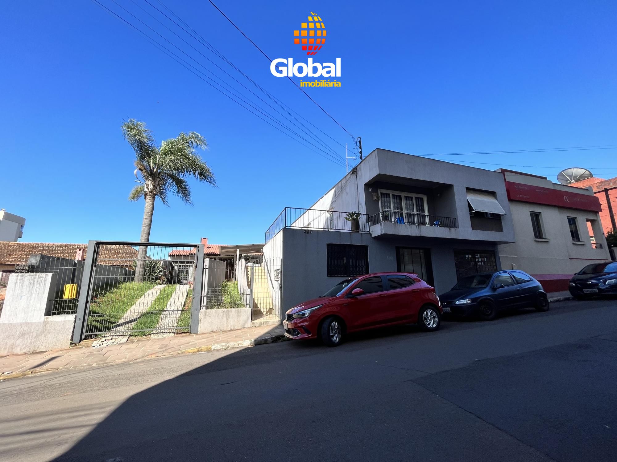 Amplo terreno no Centro de Carazinho com casa e salas comerciais