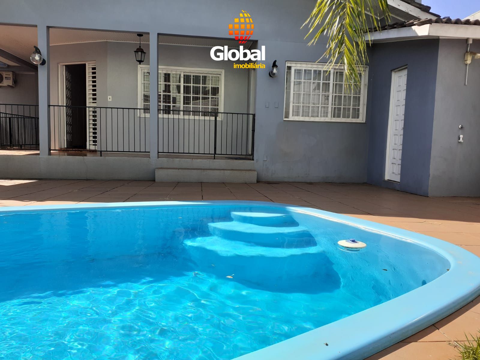 CASA DE ESQUINA, 3 DORMITÓRIOS, LOCALIZADA 2 QUADRAS AV. FLORES DA CUNHA, COM PI