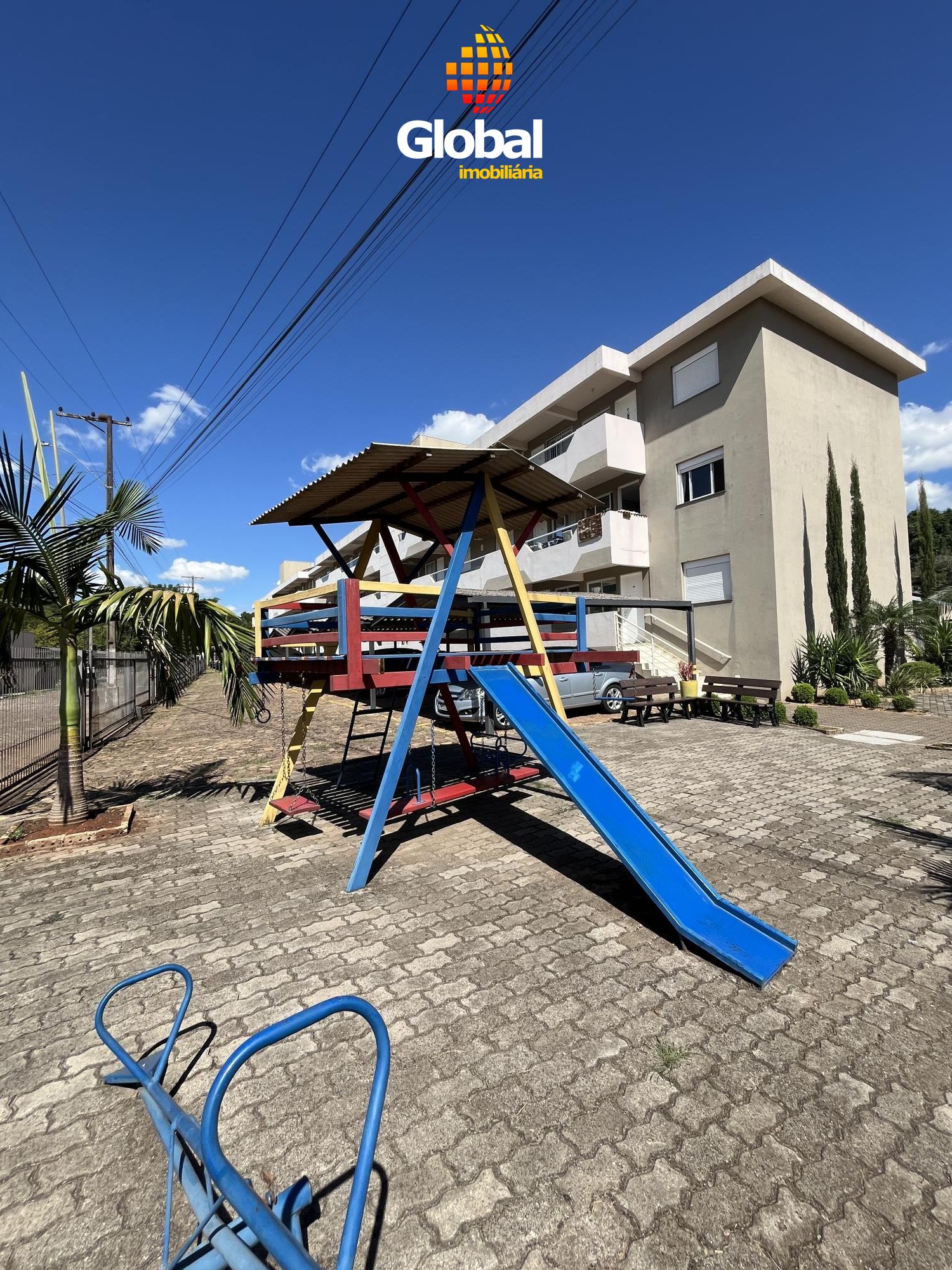 Apartamento de 2 Dormitórios Aconchegante Bairro Sommer