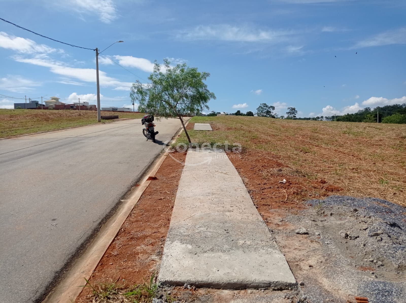 Terreno à venda, 200m² - Foto 1