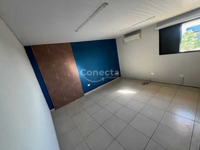 Casa para alugar com 5 quartos, 330m² - Foto 9