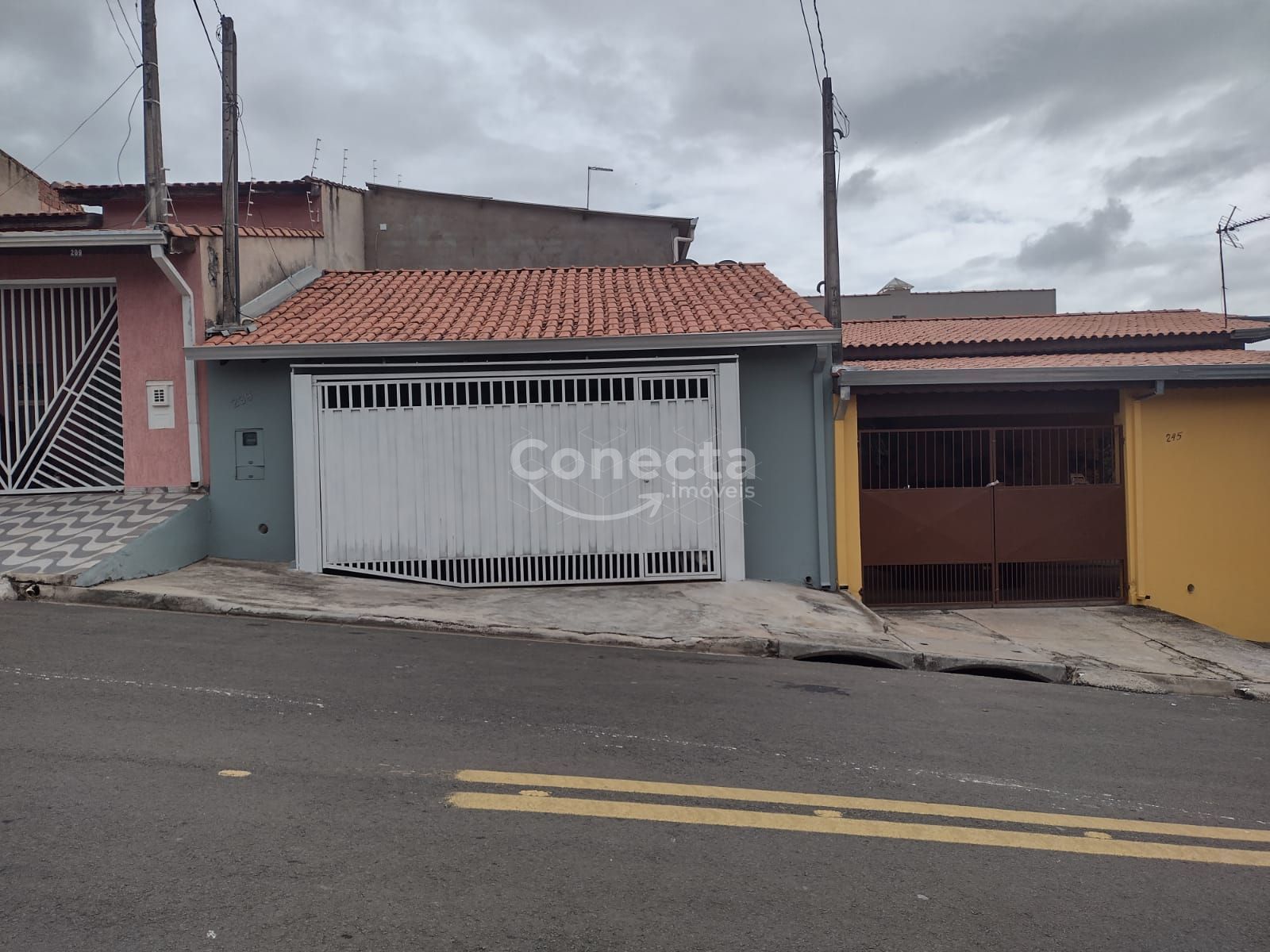 Casa à venda com 3 quartos, 164m² - Foto 1