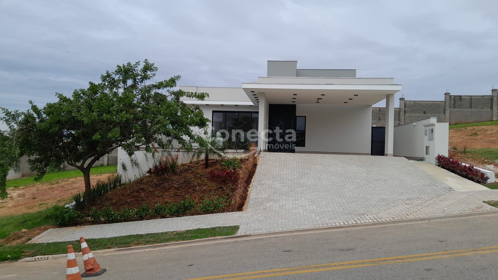 Casa de Condomínio à venda com 3 quartos, 239m² - Foto 2