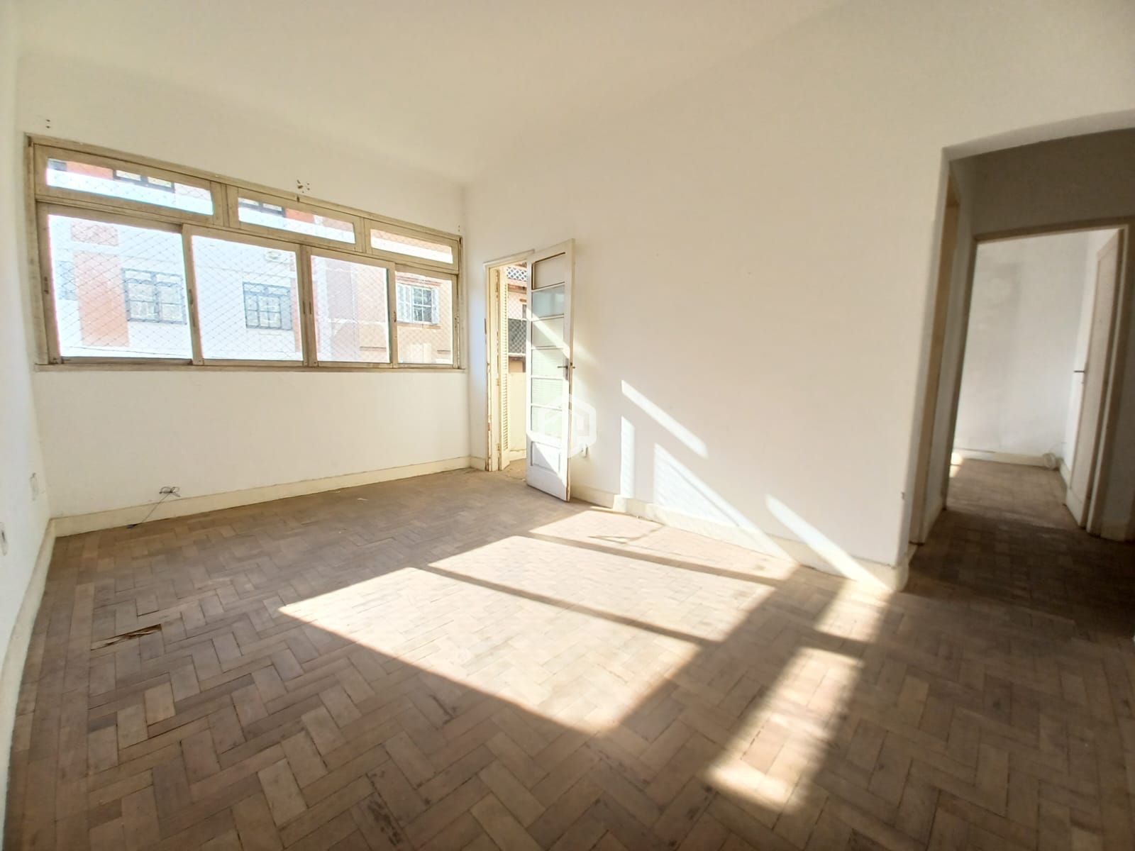 Apartamento à venda com 2 quartos, 77m² - Foto 2