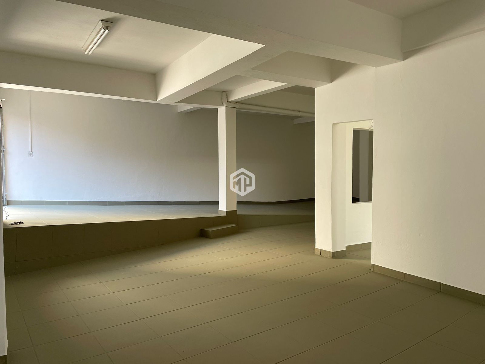 Conjunto Comercial-Sala para alugar com 1 quarto, 128m² - Foto 4