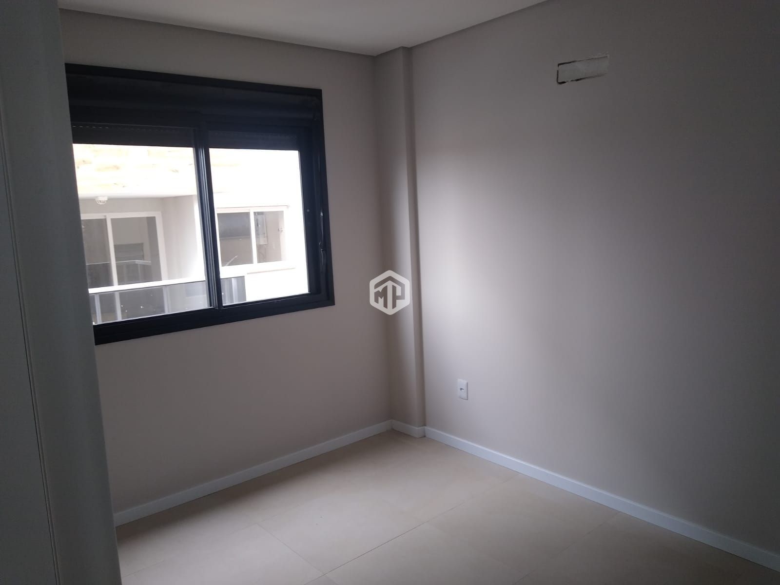 Apartamento à venda com 2 quartos, 66m² - Foto 4