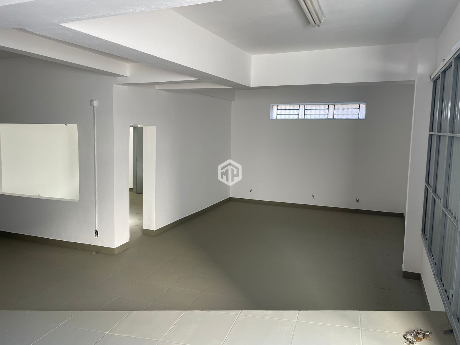 Conjunto Comercial-Sala para alugar com 1 quarto, 128m² - Foto 5