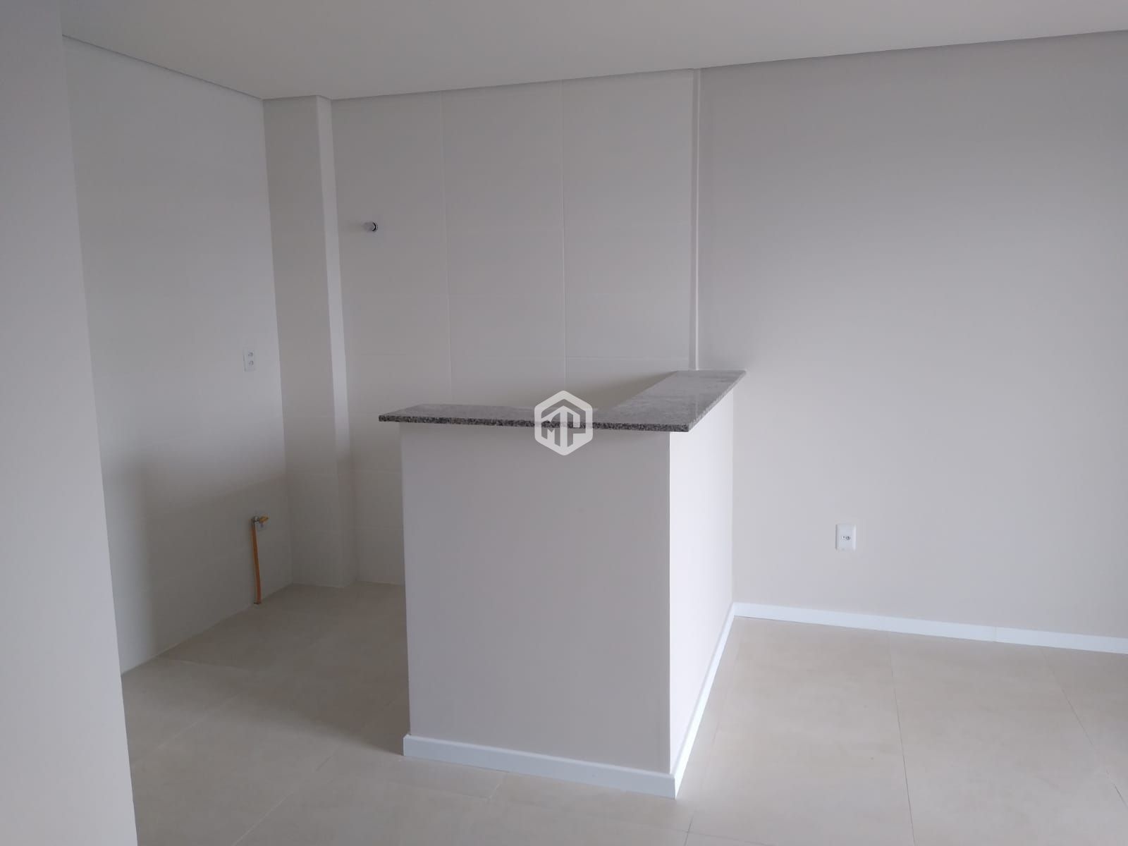 Apartamento à venda com 2 quartos, 66m² - Foto 2