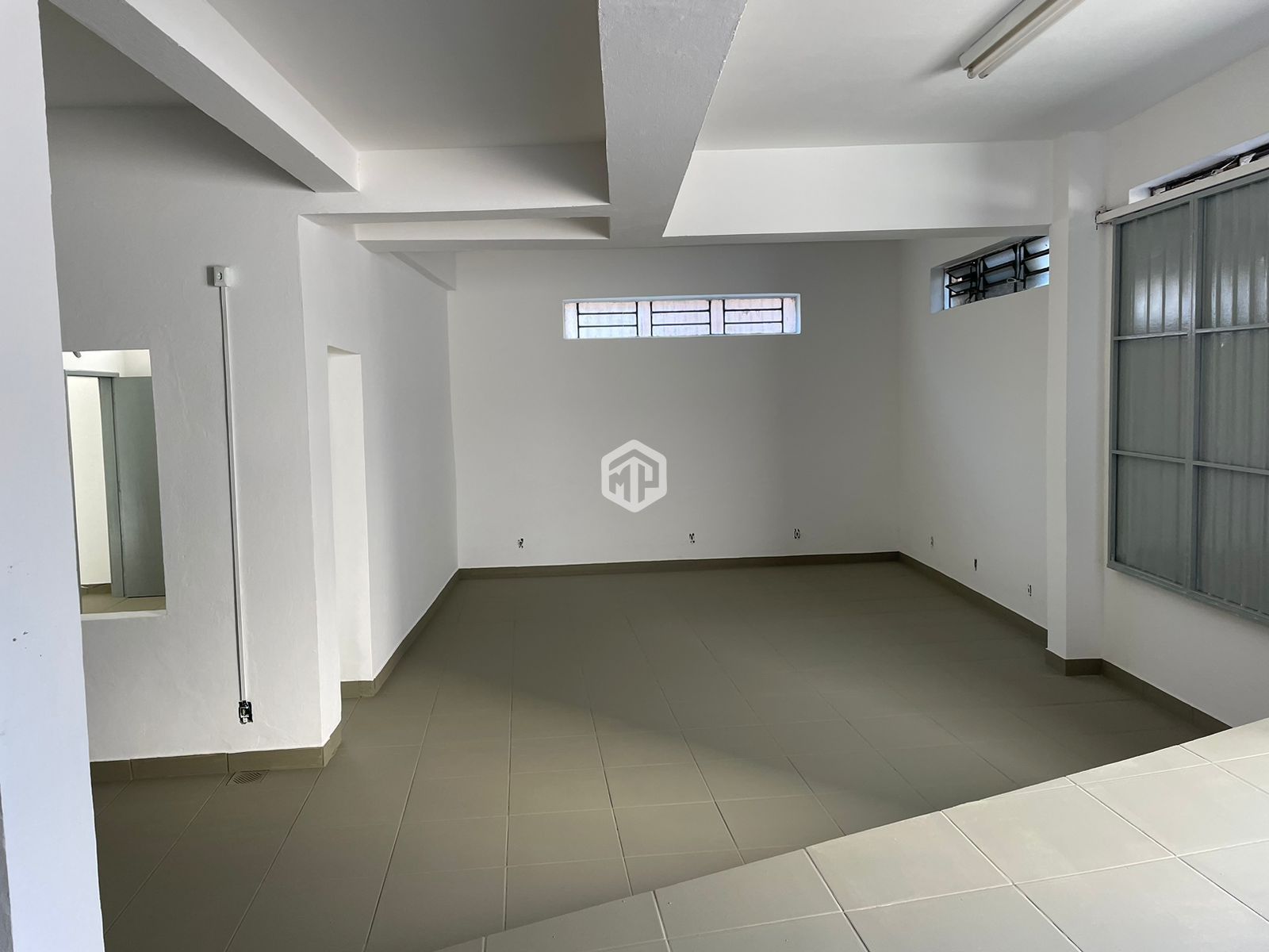 Conjunto Comercial-Sala para alugar com 1 quarto, 128m² - Foto 7