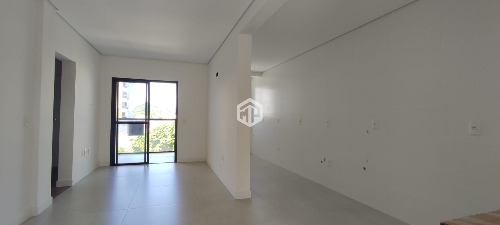 Apartamento à venda com 2 quartos, 76m² - Foto 1