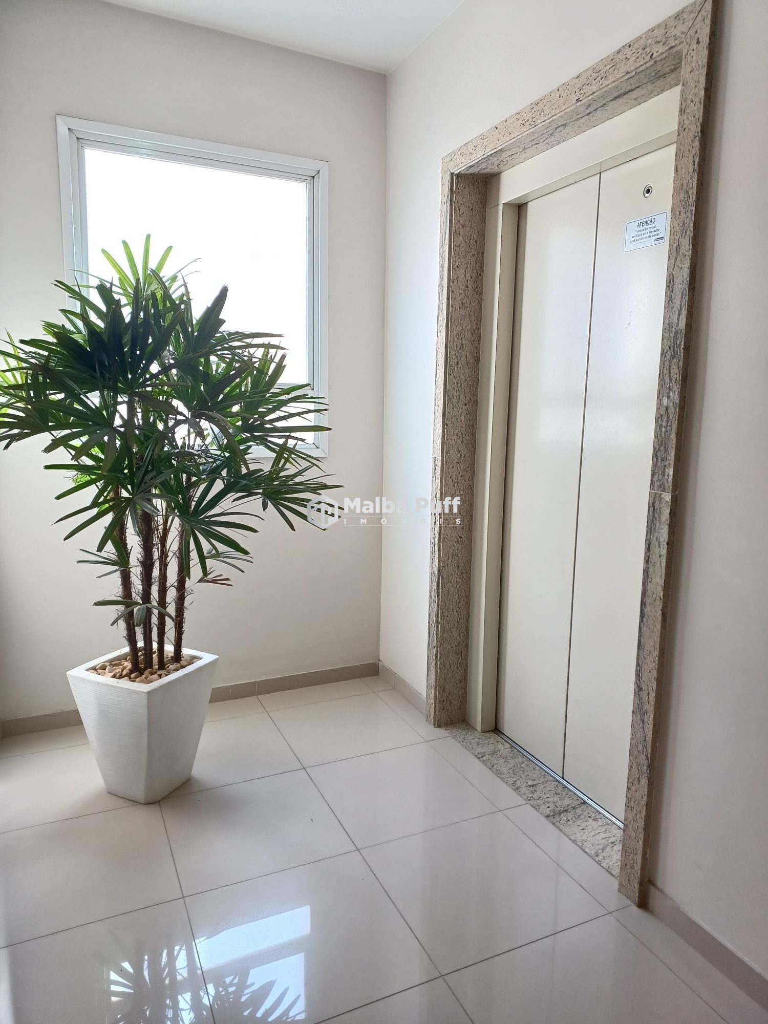 Apartamento à venda com 2 quartos, 97m² - Foto 2