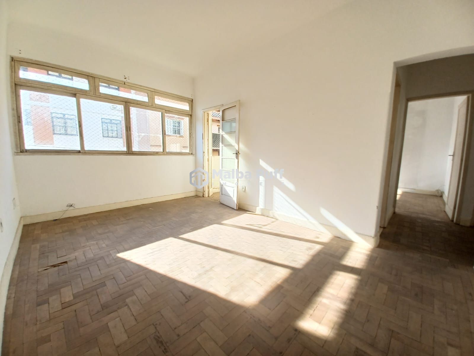 Apartamento à venda com 2 quartos, 77m² - Foto 2