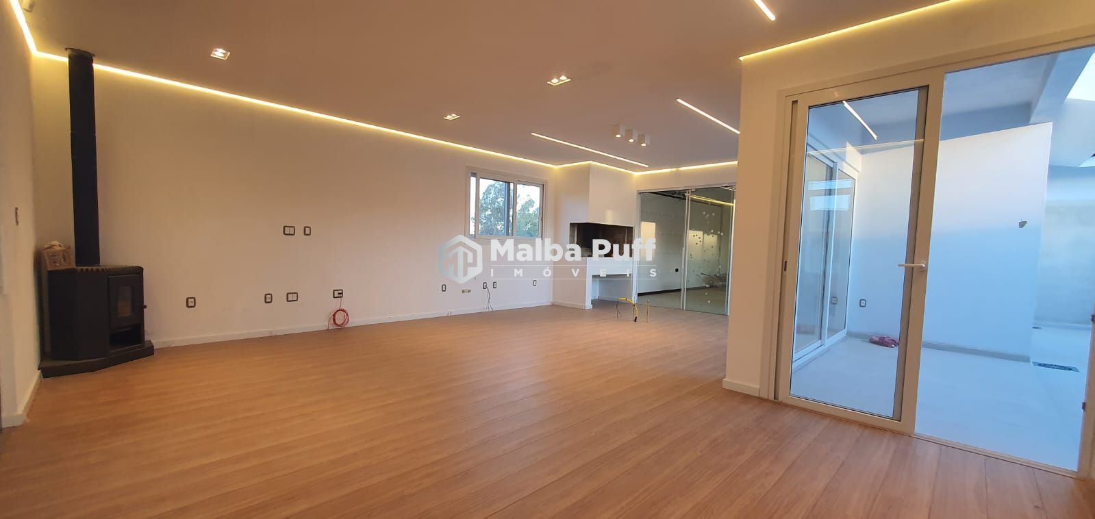 Casa à venda com 4 quartos, 307m² - Foto 11