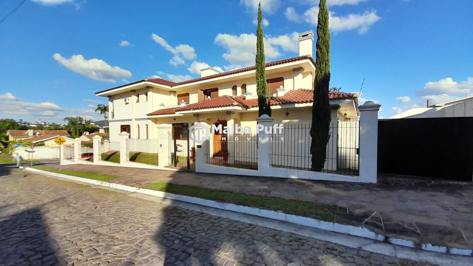 Casa à venda com 7 quartos, 680m² - Foto 1