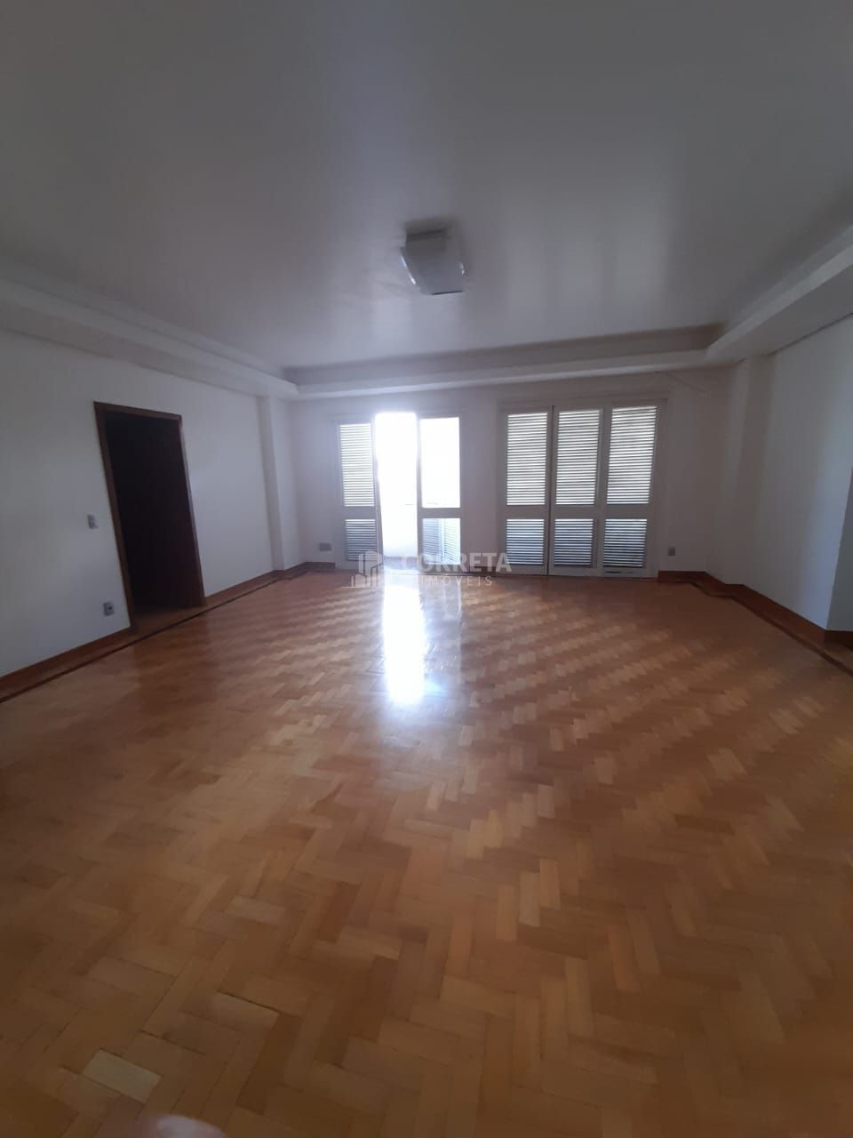 Apartamento à venda com 4 quartos, 235m² - Foto 2