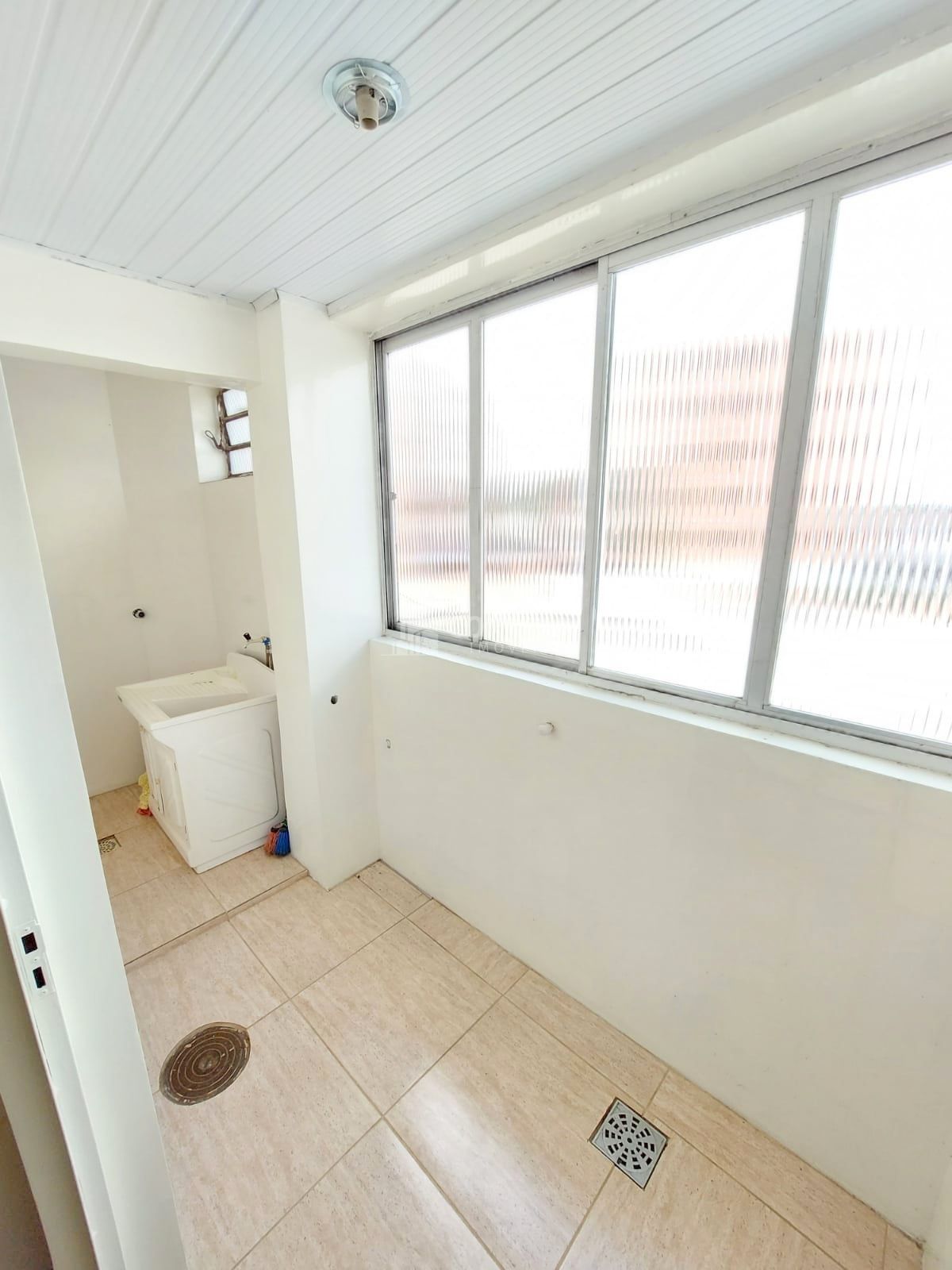 Apartamento à venda com 3 quartos, 114m² - Foto 2