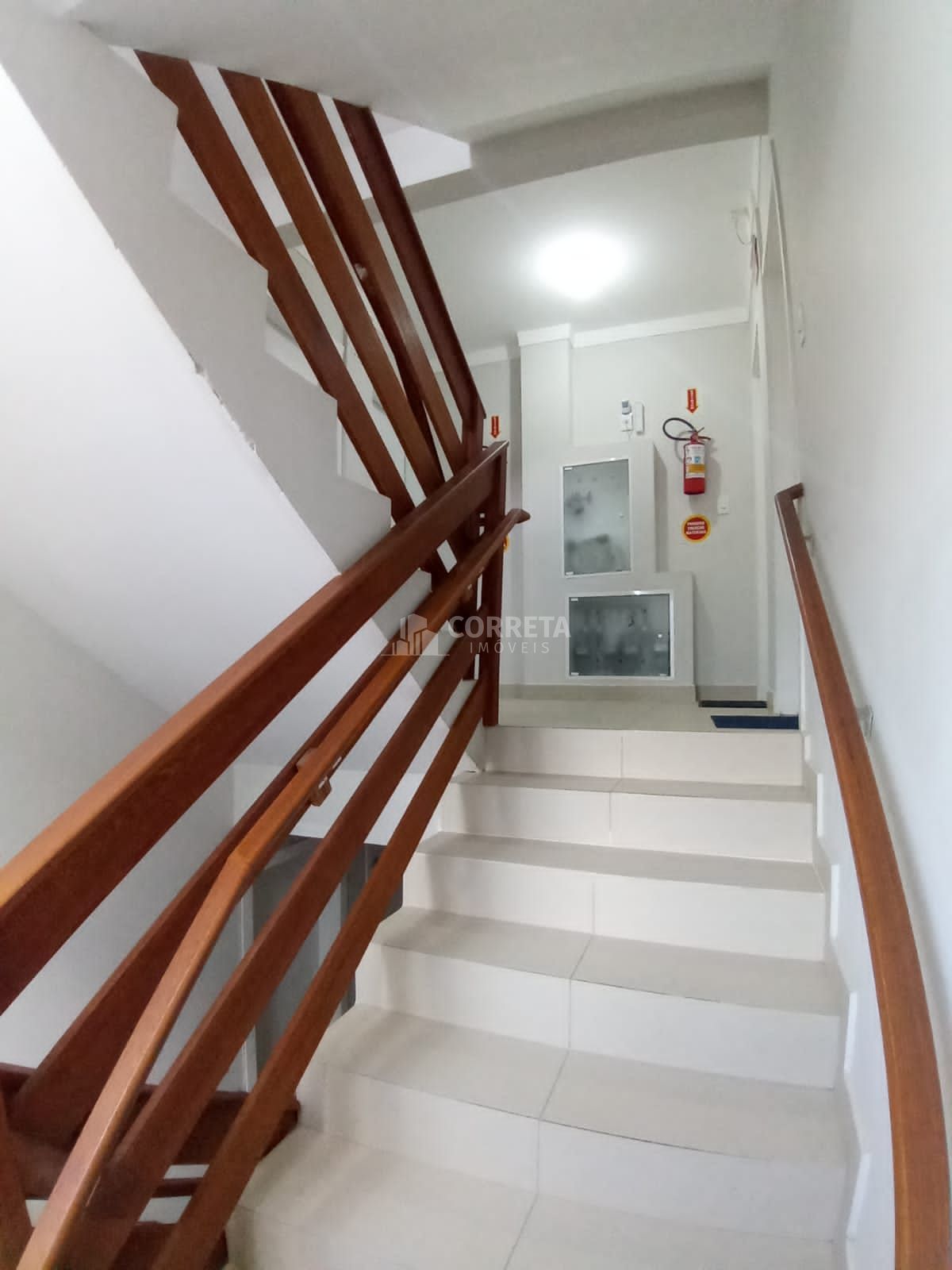 Apartamento à venda com 2 quartos, 60m² - Foto 2