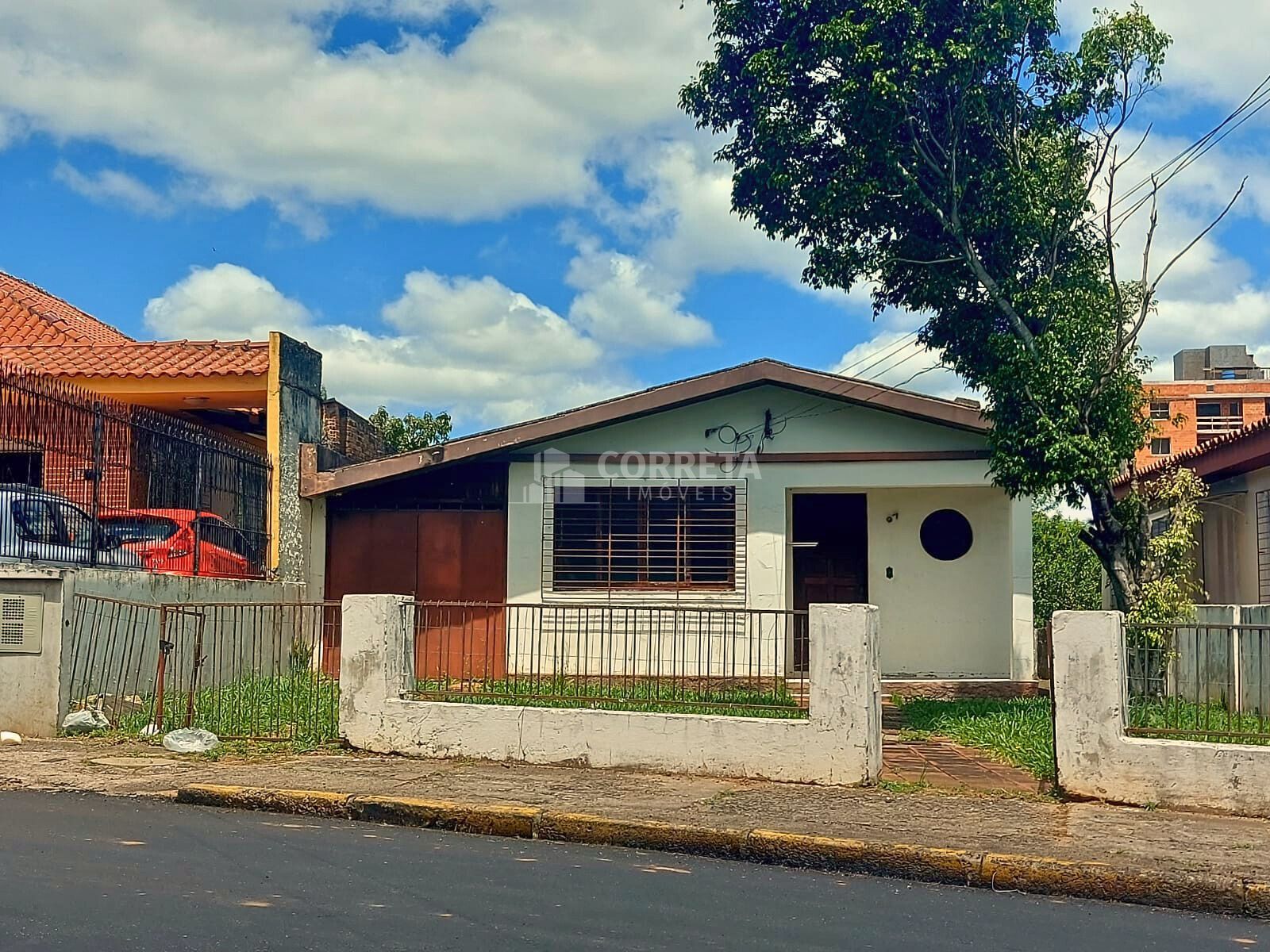 Casa à venda com 2 quartos, 100m² - Foto 1