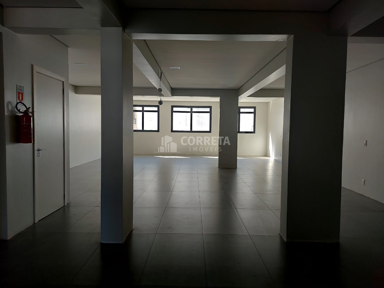 Conjunto Comercial-Sala para alugar com 1 quarto, 135m² - Foto 4