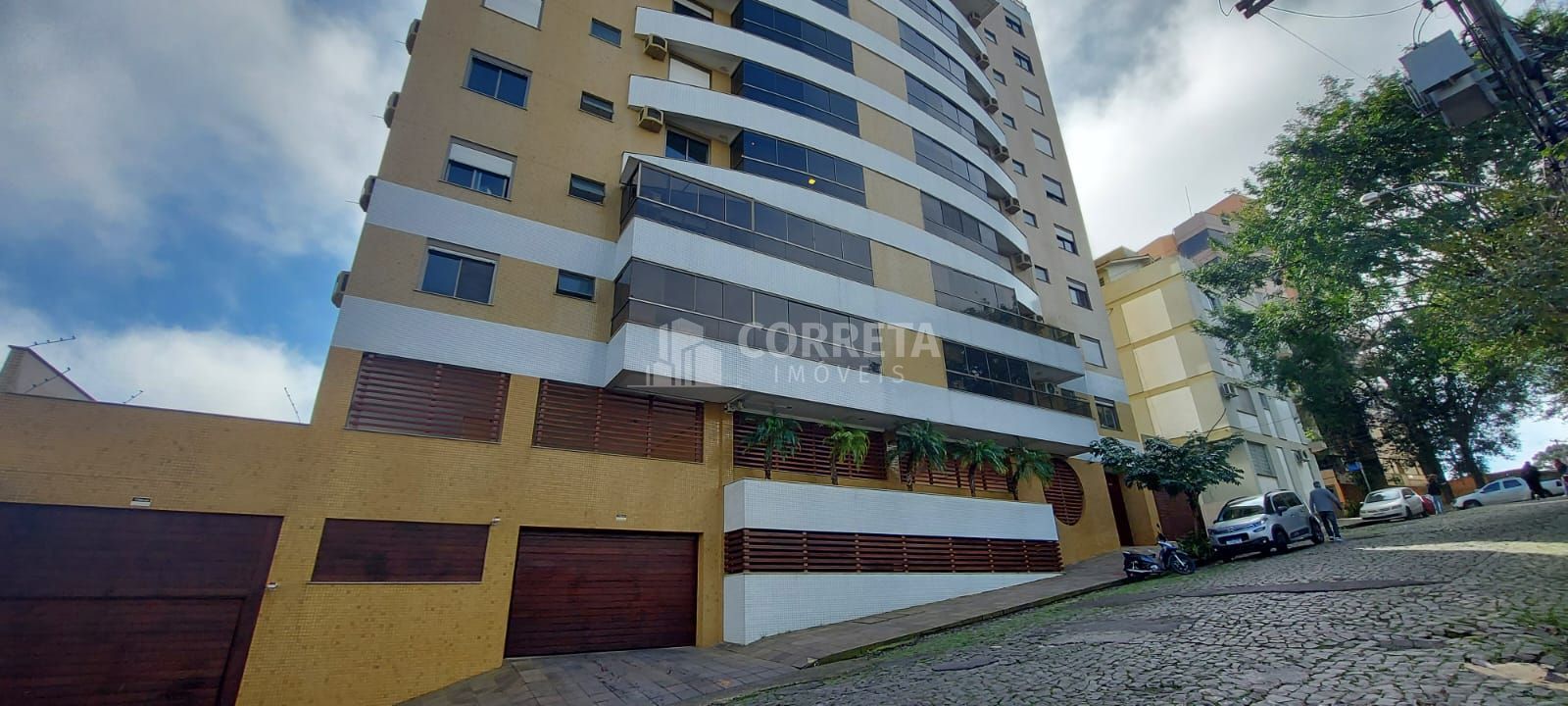 Apartamento à venda com 3 quartos, 130m² - Foto 2