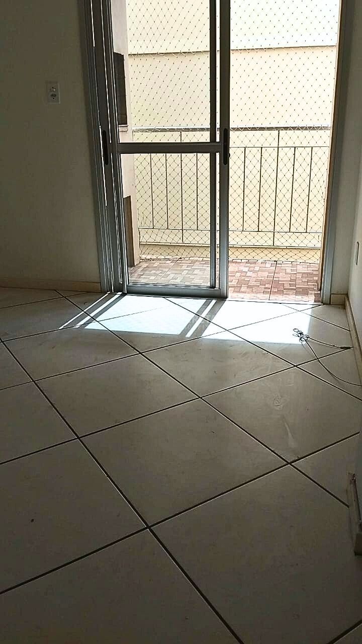 Apartamento à venda com 3 quartos, 85m² - Foto 2