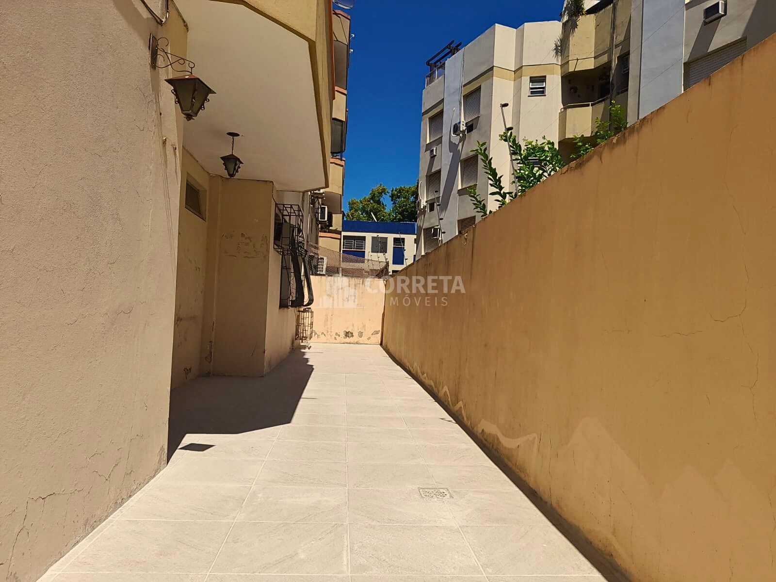 Apartamento à venda com 3 quartos, 106m² - Foto 2