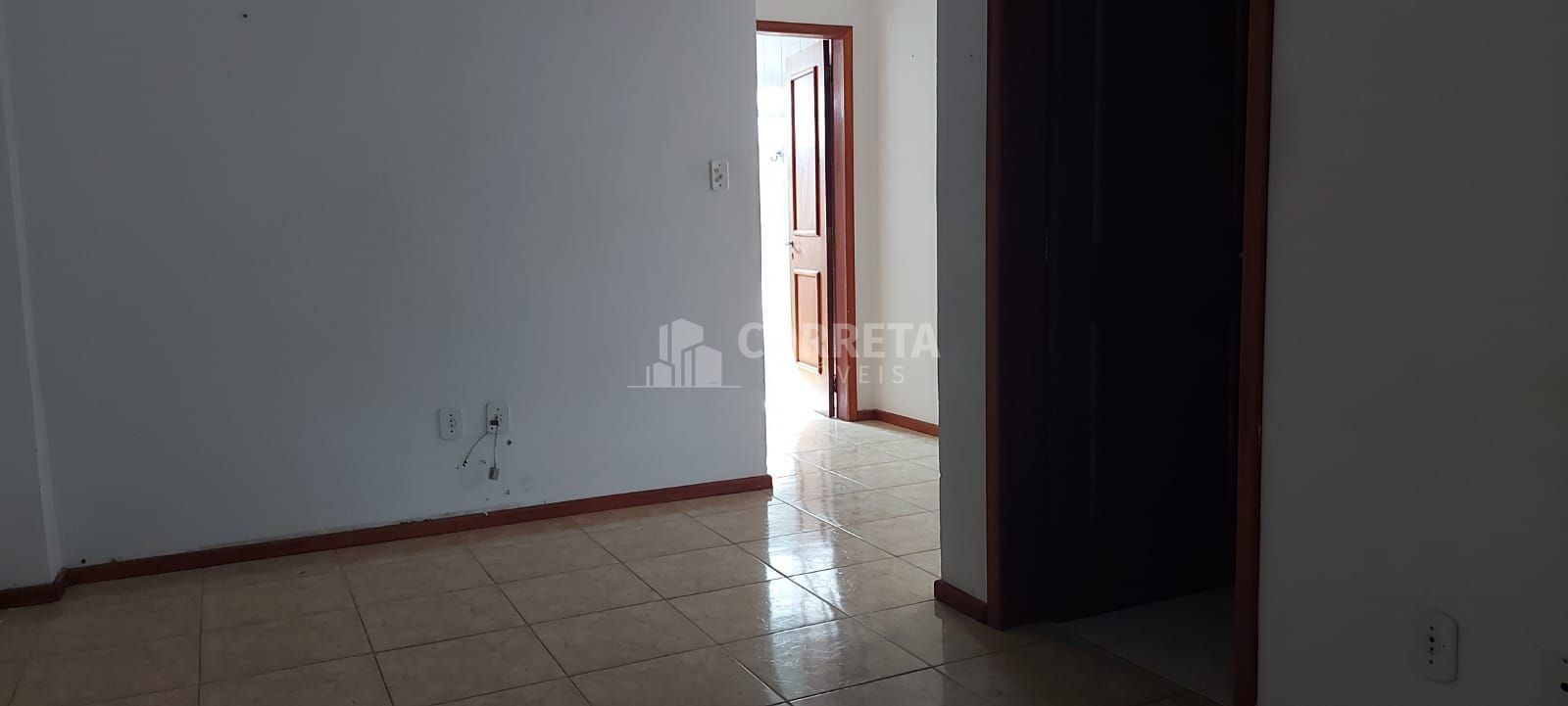 Apartamento à venda com 2 quartos, 70m² - Foto 3