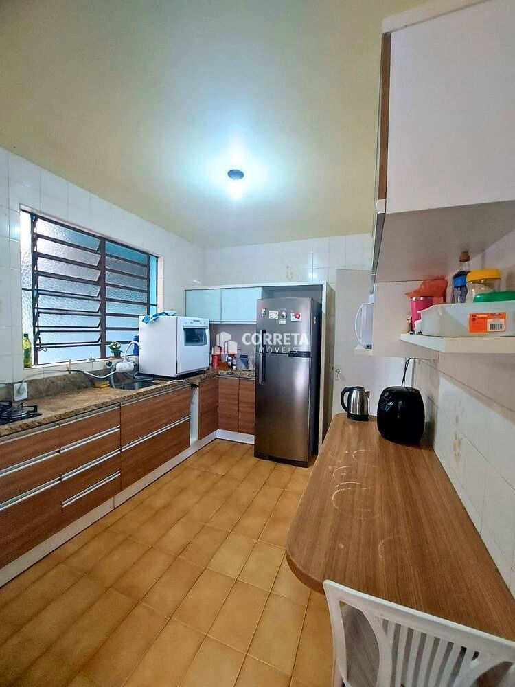 Casa à venda com 4 quartos, 130m² - Foto 4