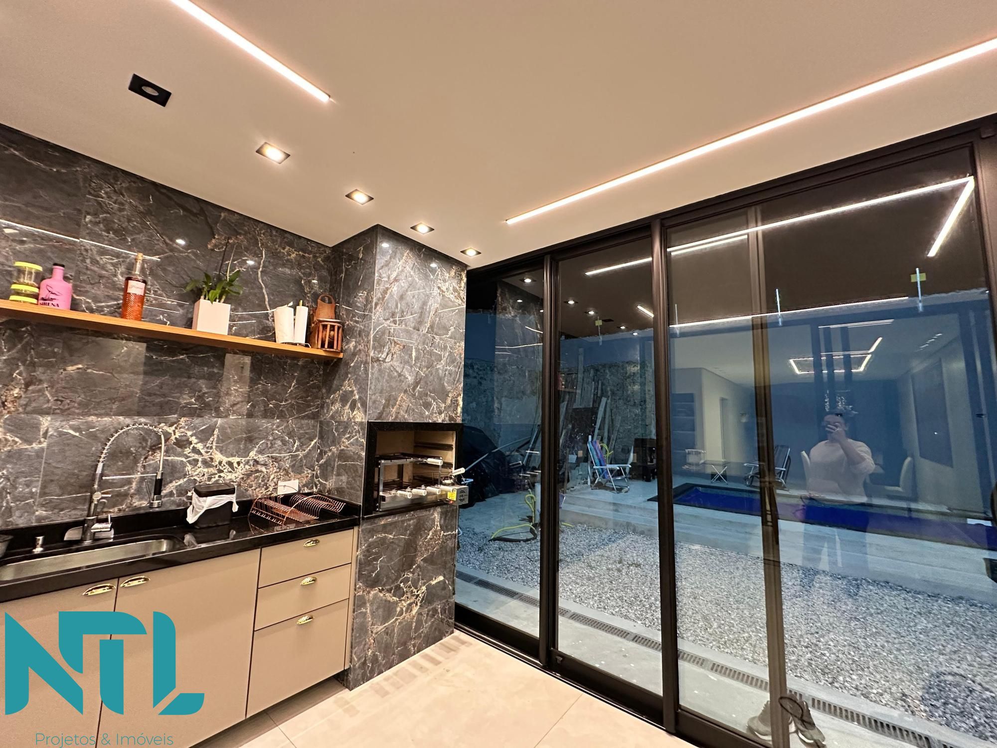 Sobrado à venda com 4 quartos, 194m² - Foto 2