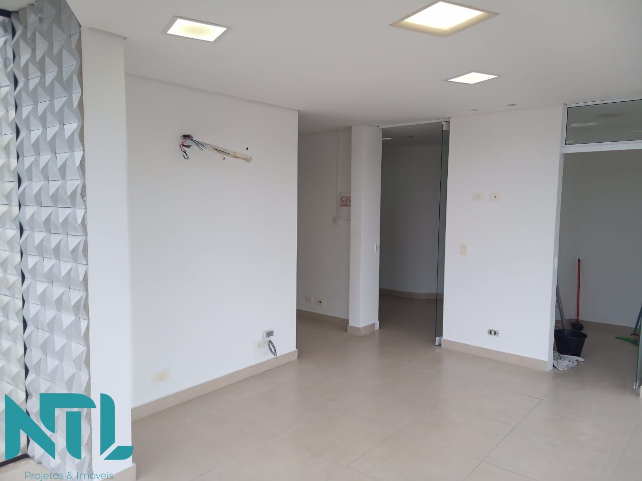 Conjunto Comercial-Sala para alugar com 2 quartos, 60m² - Foto 17