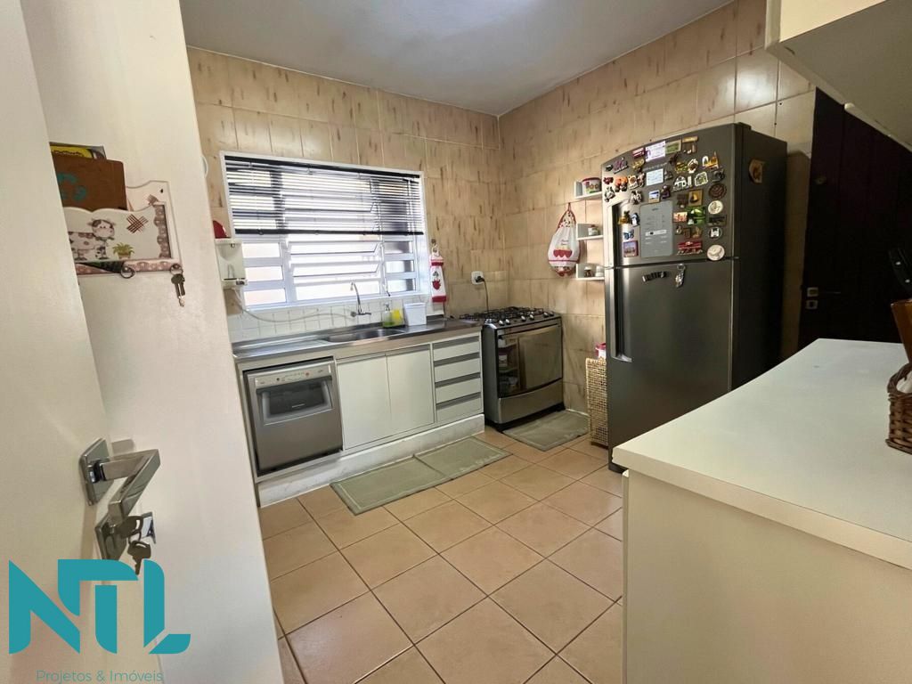 Casa à venda com 3 quartos, 225m² - Foto 14