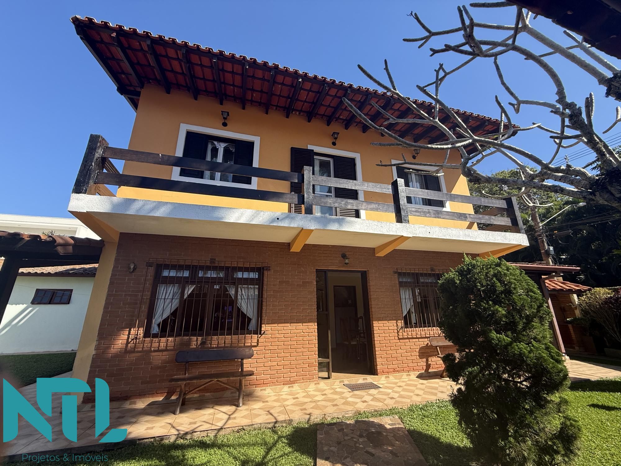 Sobrado, 5 quartos, 2387 m² - Foto 1