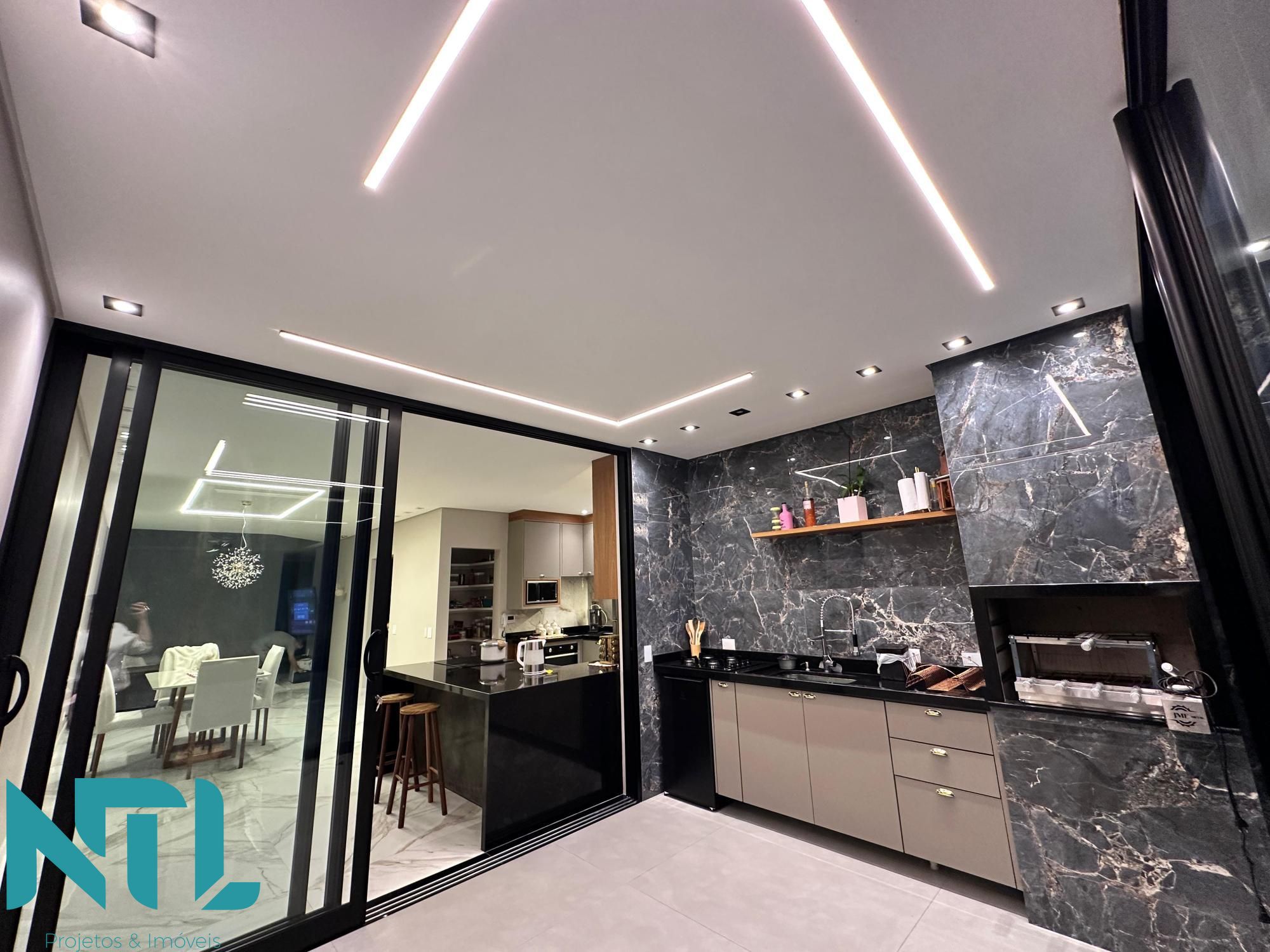 Sobrado à venda com 4 quartos, 194m² - Foto 1