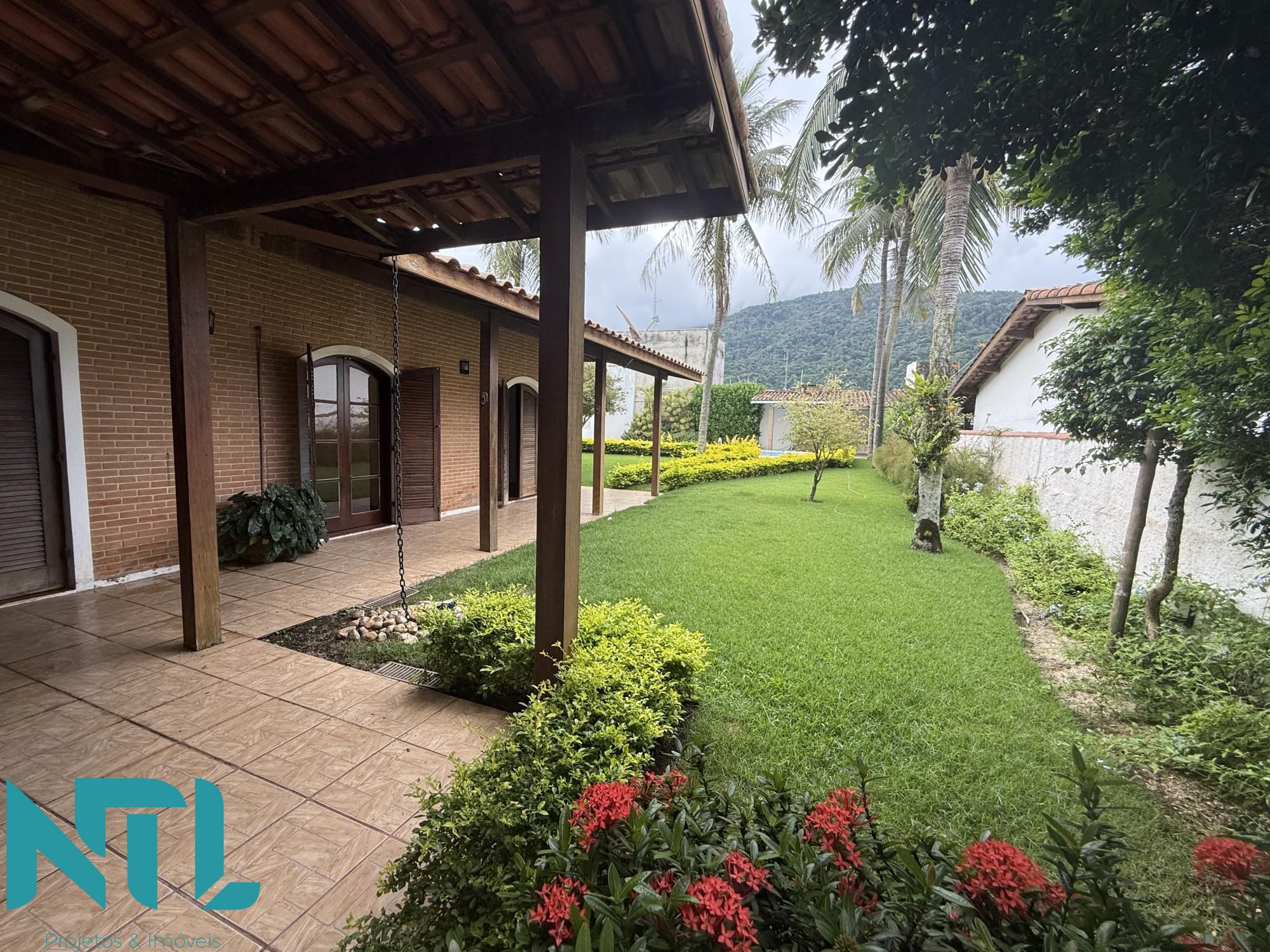 Casa, 4 quartos, 247 m² - Foto 1